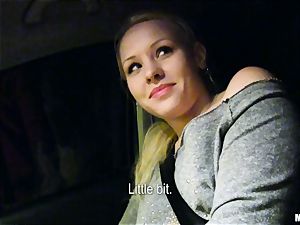 ultra-cute Lola Taylor gets juicy humping on the back seat